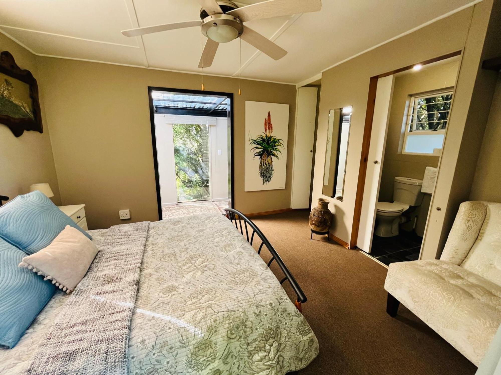Moonriver Cottage, Prime Lagoon Views & Solar Power Knysna Bagian luar foto